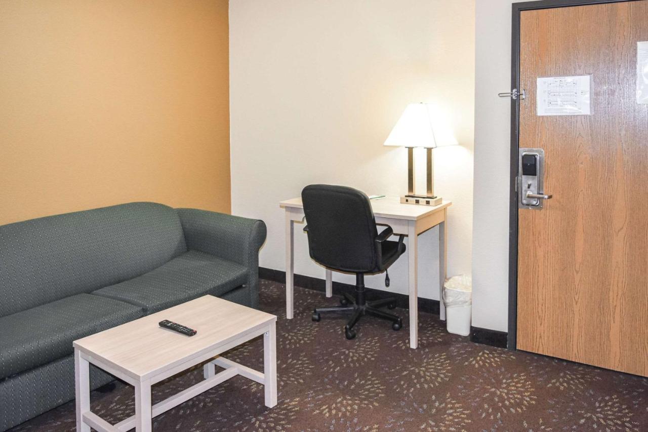 Quality Inn & Suites Brooks Louisville South Екстериор снимка